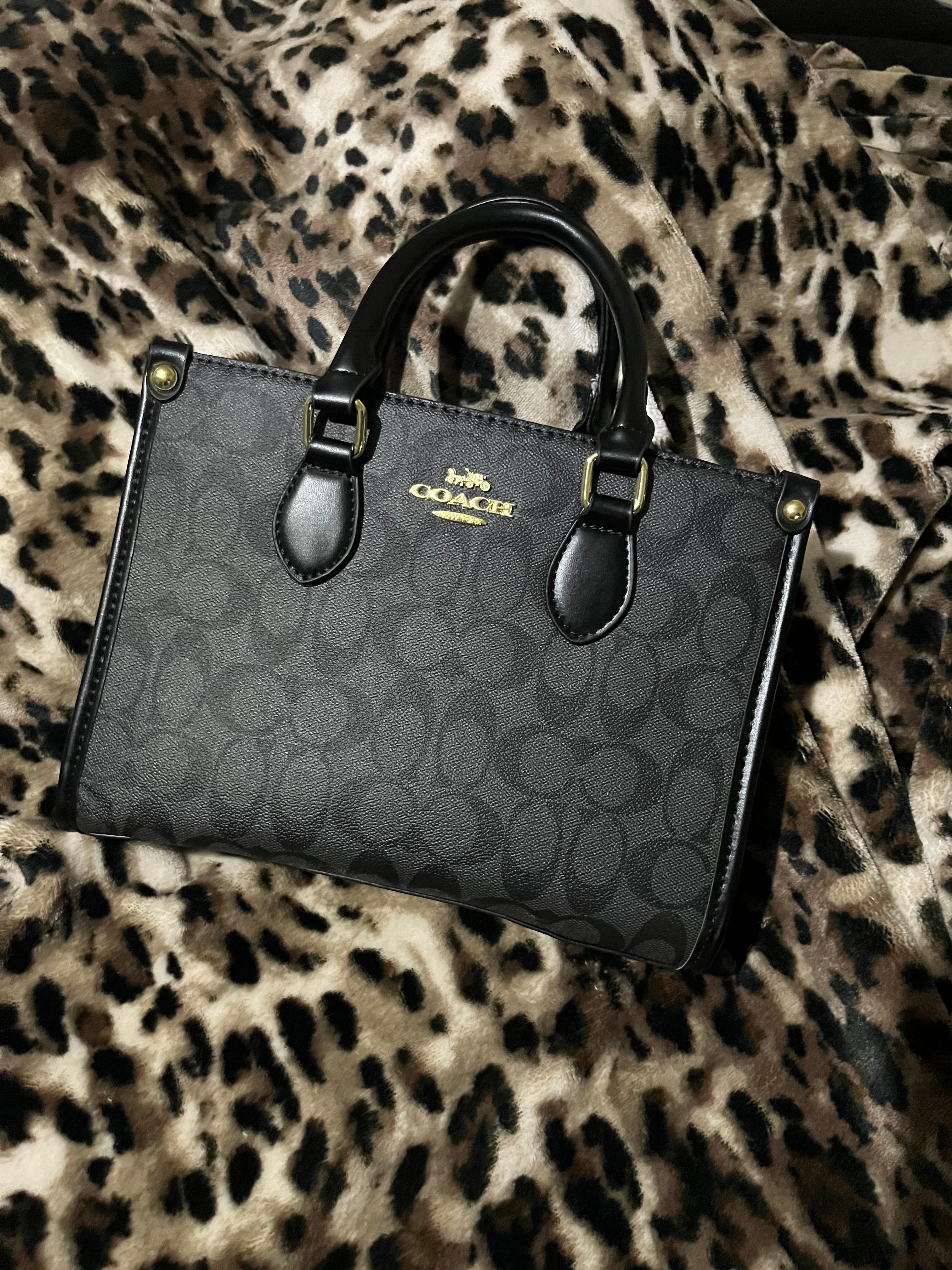Black tote purse