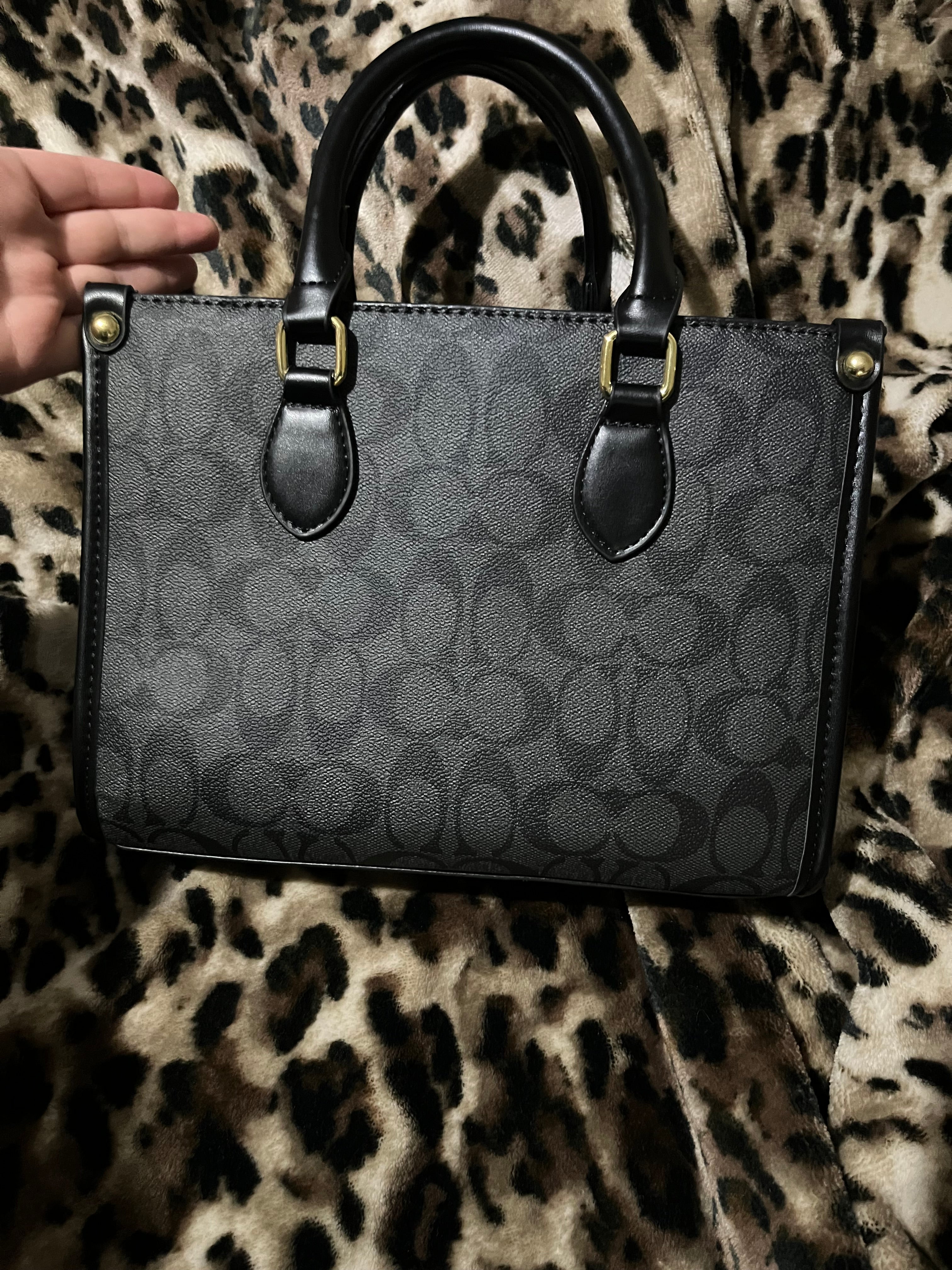 Black tote purse